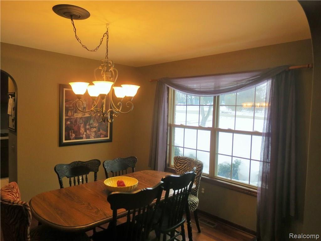 7960 Perry Lake Road Clarkston, MI 48348 - Photo 21 of 60 DINING ROOM