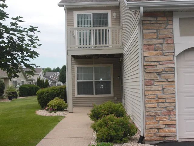 $197,200 | 2530 Edgewood Drive, Unit 38, Beloit, WI 53511