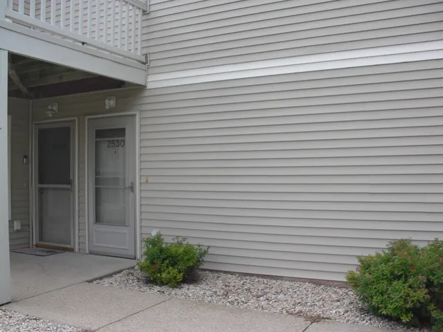 $197,200 | 2530 Edgewood Drive, Unit 38, Beloit, WI 53511