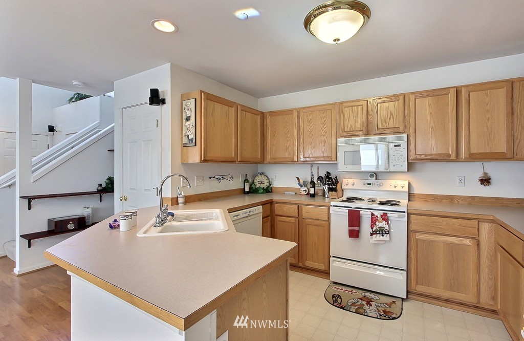 1408 Rooklidge Street DuPont, WA 98327 - Photo 6 of 15 Gallery Image 6