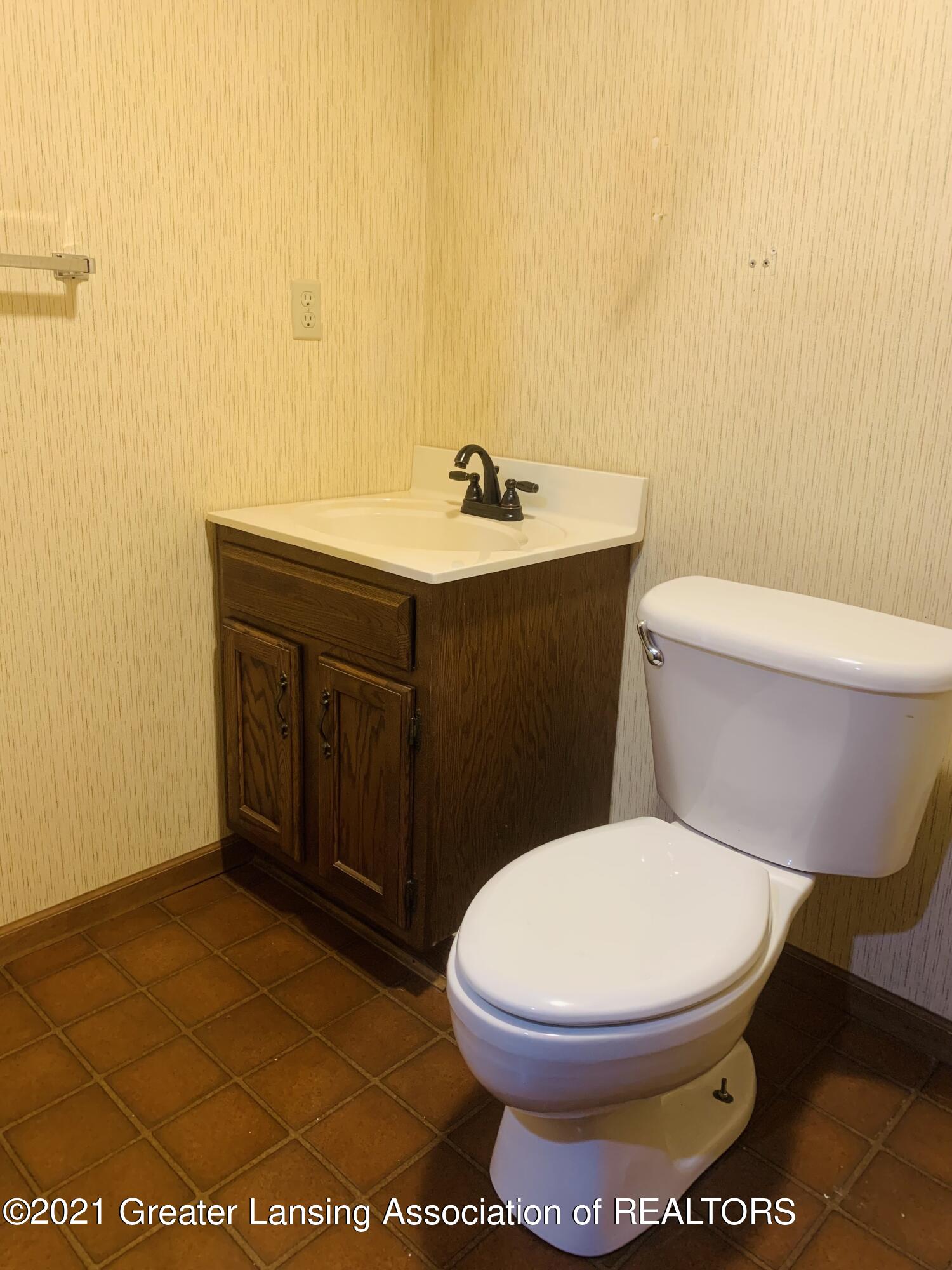 2401 Byrnes Road Lansing, MI 48906 - Photo 22 of 30 Image