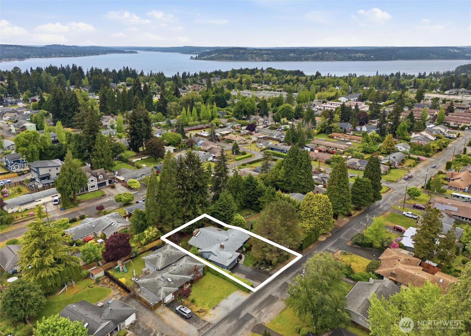 3202 Crystal Springs Road West University Place, WA 98466 - Photo 5 of 37 Gallery Image 5