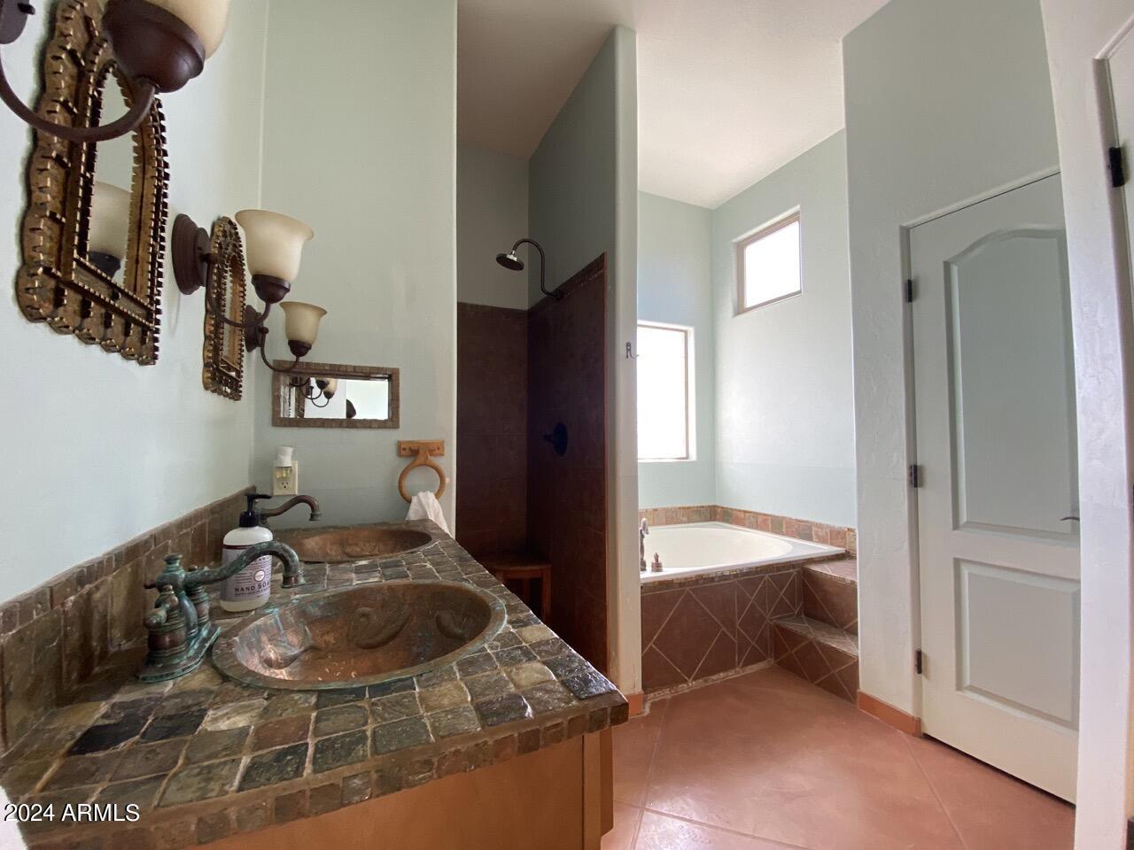 1765 Polonia Court Rio Rico, AZ 85648 - Photo 19 of 26 Primary Bath