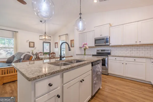 $330,000 | 401 Daffodil Drive, Temple, GA 30179