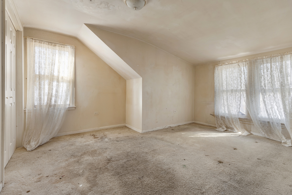 3310 186th Street Lansing, IL 60438 - Photo 14 of 19 an empty room with windows