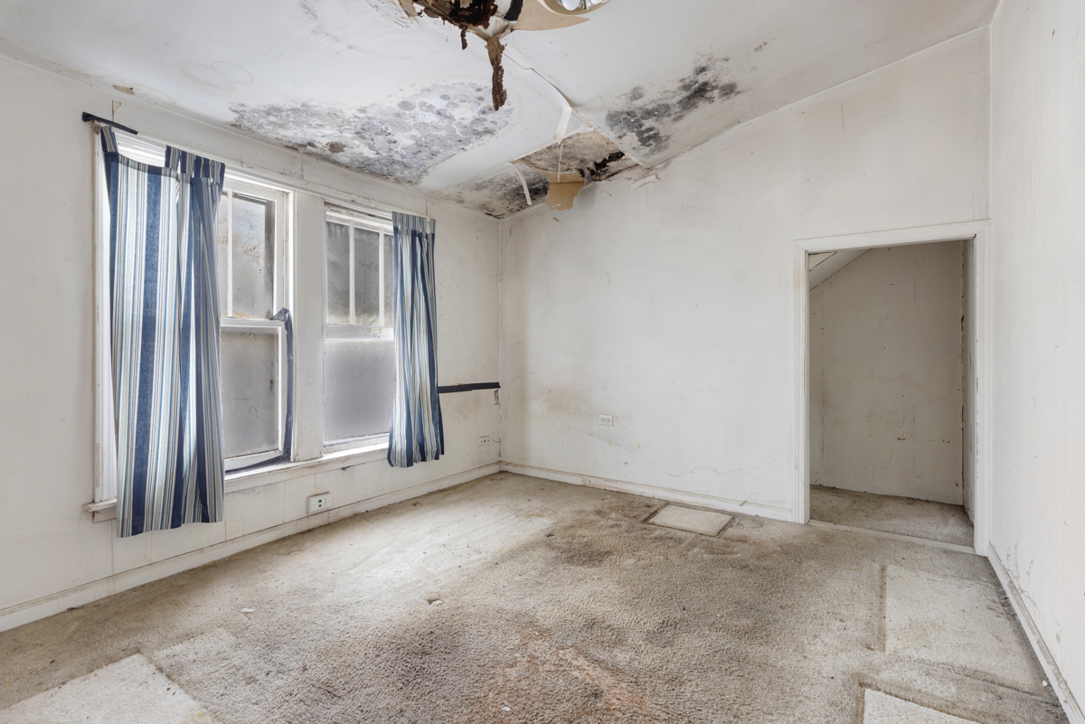 3310 186th Street Lansing, IL 60438 - Photo 16 of 19 an empty room with windows