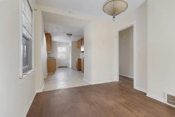 a view of livingroom with furniture