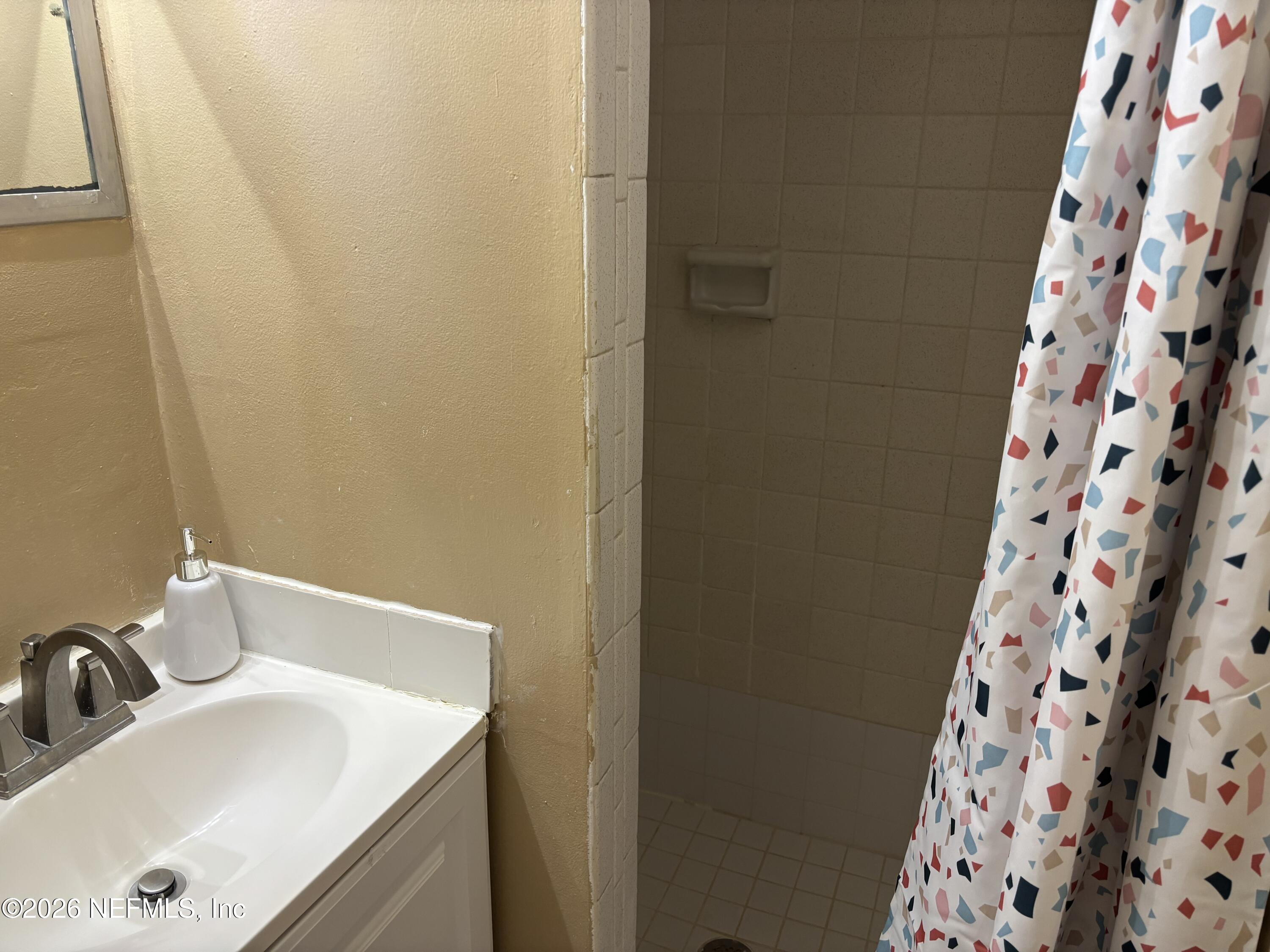 1644 Lessard Circle Jacksonville, FL 32208 - Photo 14 of 26 Primary Bath
