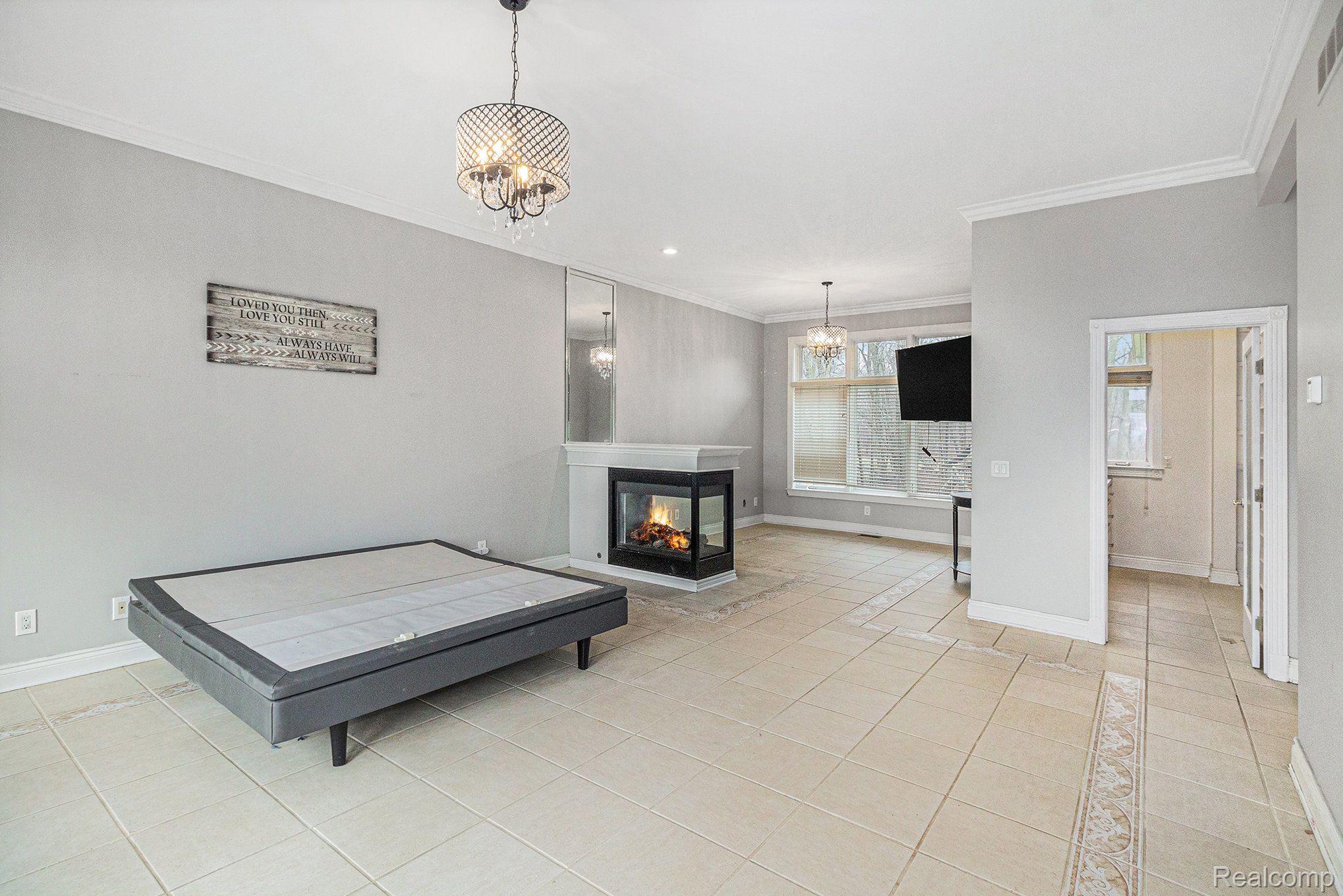 925 Maxfield Lake Road Hartland, MI 48353 - Photo 12 of 27 Gallery Image 12
