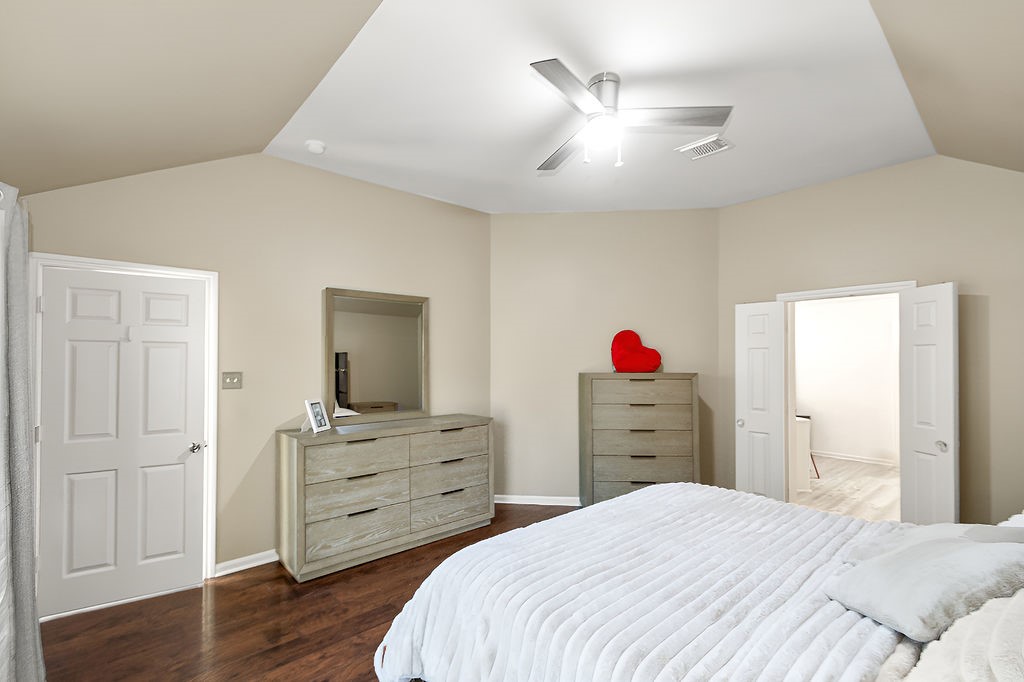 222 Doncaster Street Conroe, TX 77303 - Photo 13 of 33 a bed room with a bed and a dresser