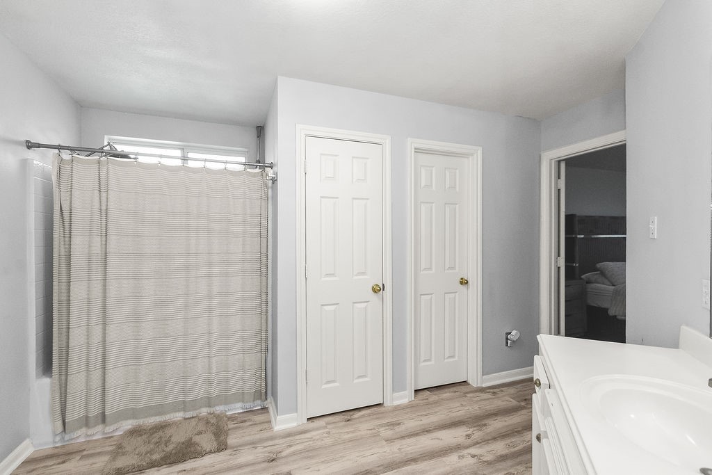 222 Doncaster Street Conroe, TX 77303 - Photo 28 of 33 a bathroom with a shower and a tub