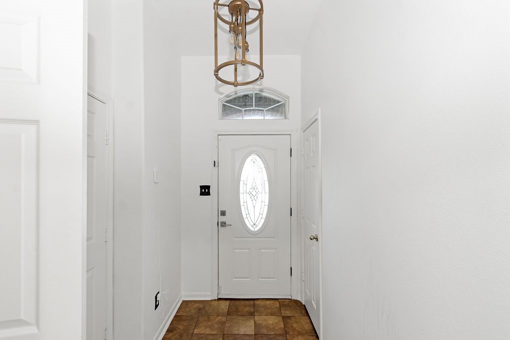 222 Doncaster Street Conroe, TX 77303 - Photo 5 of 33 a bathroom with a light fixture and a mirror