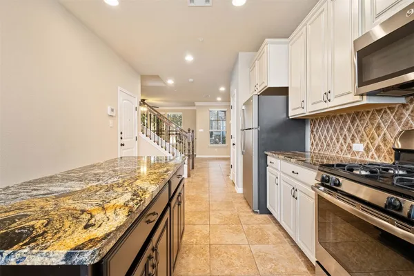 $1,825 | 7220 Wyoming Springs Drive, Unit 1302, Round Rock, TX 78681