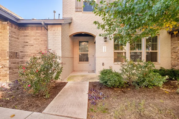 $1,825 | 7220 Wyoming Springs Drive, Unit 1302, Round Rock, TX 78681