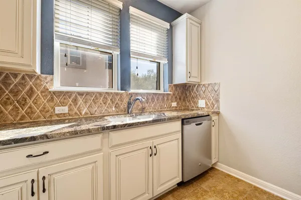 $1,825 | 7220 Wyoming Springs Drive, Unit 1302, Round Rock, TX 78681