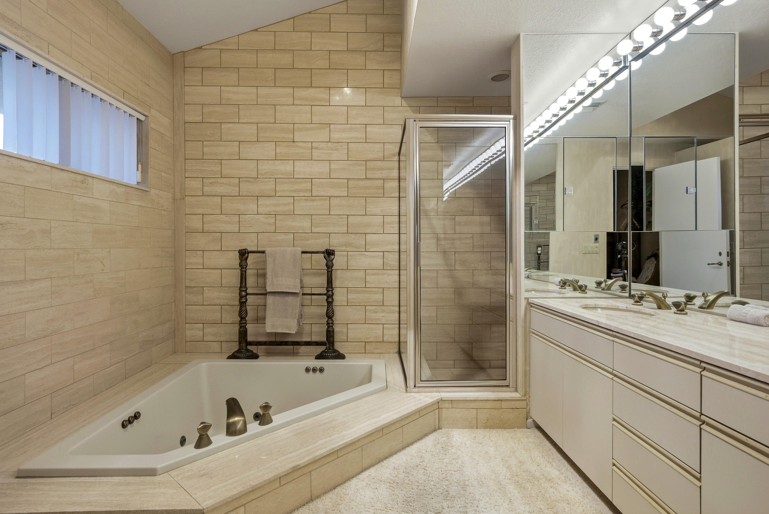 30 Kavenish Drive Rancho Mirage, CA 92270 - Photo 26 of 54 Photo-37