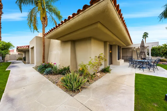 $699,000 | 30 Kavenish Drive, Rancho Mirage, CA 92270