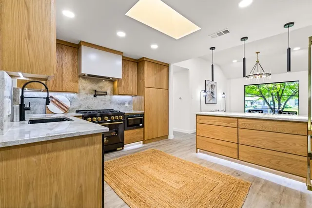 $949,900 | 1112 Chesterton Drive, Richardson, TX 75080