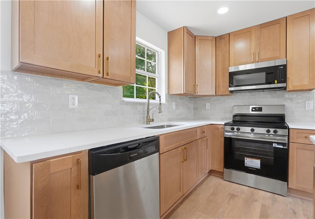 2704 Field Spring Drive Lithonia, GA 30058 - Photo 4 of 20