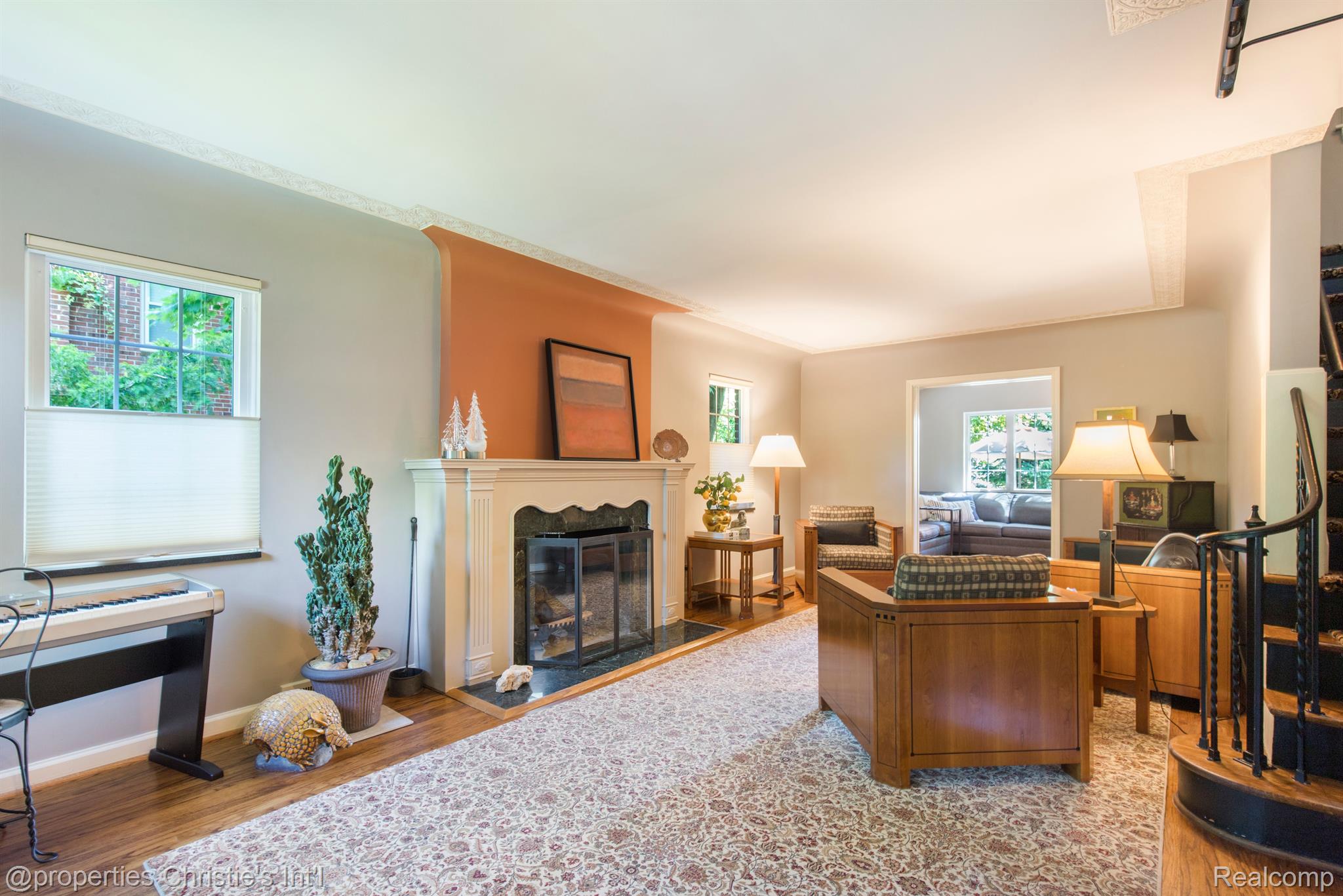 1047 Roslyn Road Grosse Pointe, MI 48236 - Photo 5 of 32 Gallery Image 5