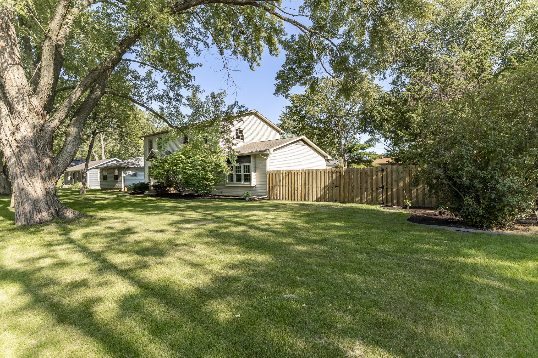 327 Indiana Street Porter, IN 46304 - Photo 5 of 33 2054x1369