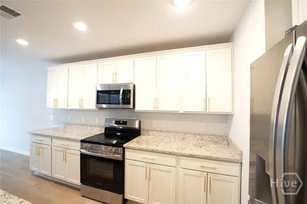 $2,700 | 45 Flagler Drive, Savannah, GA 31419