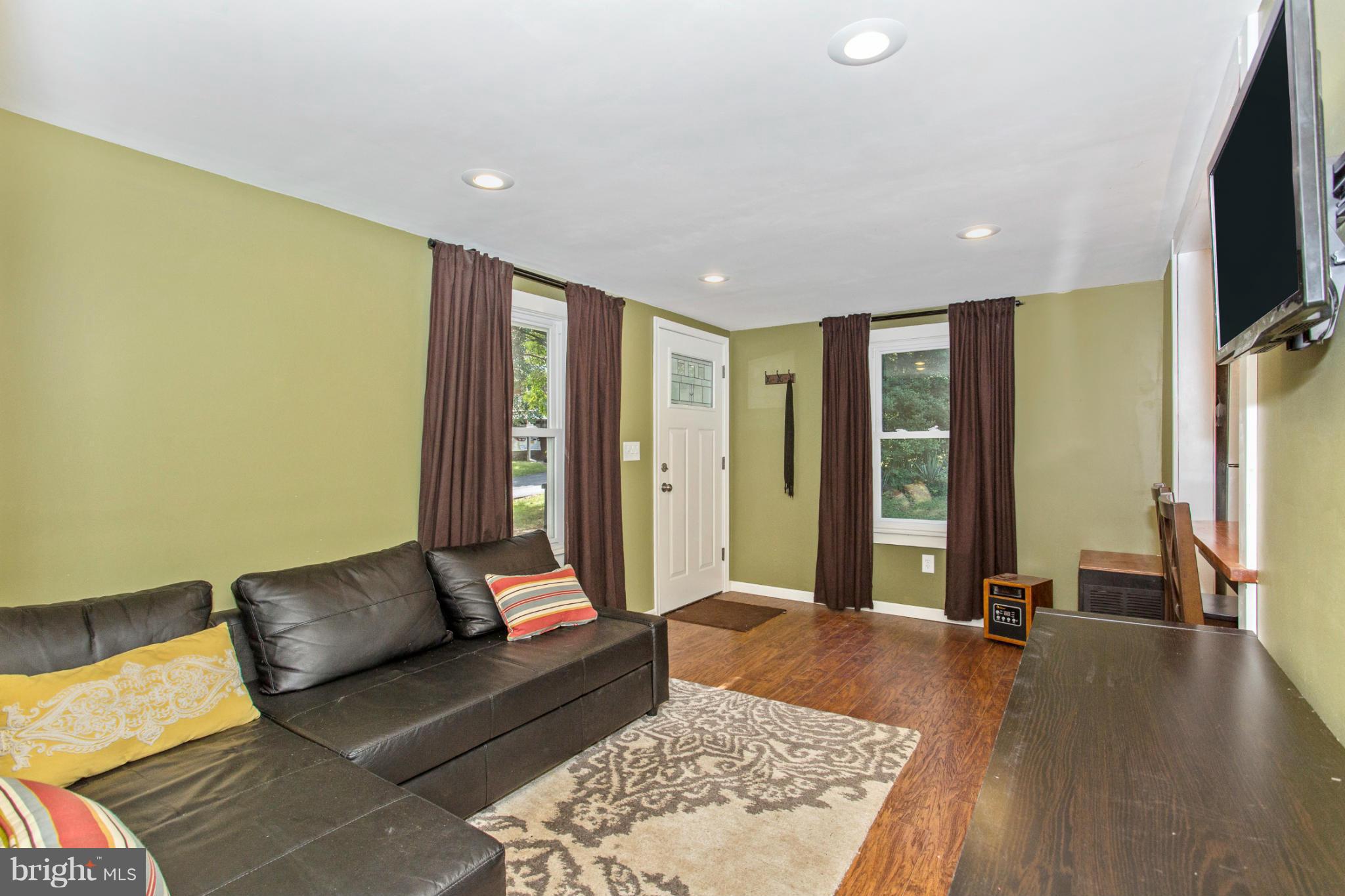 4612 Mt Zion Road Frederick, MD 21703 - Photo 11 of 30 Living Room