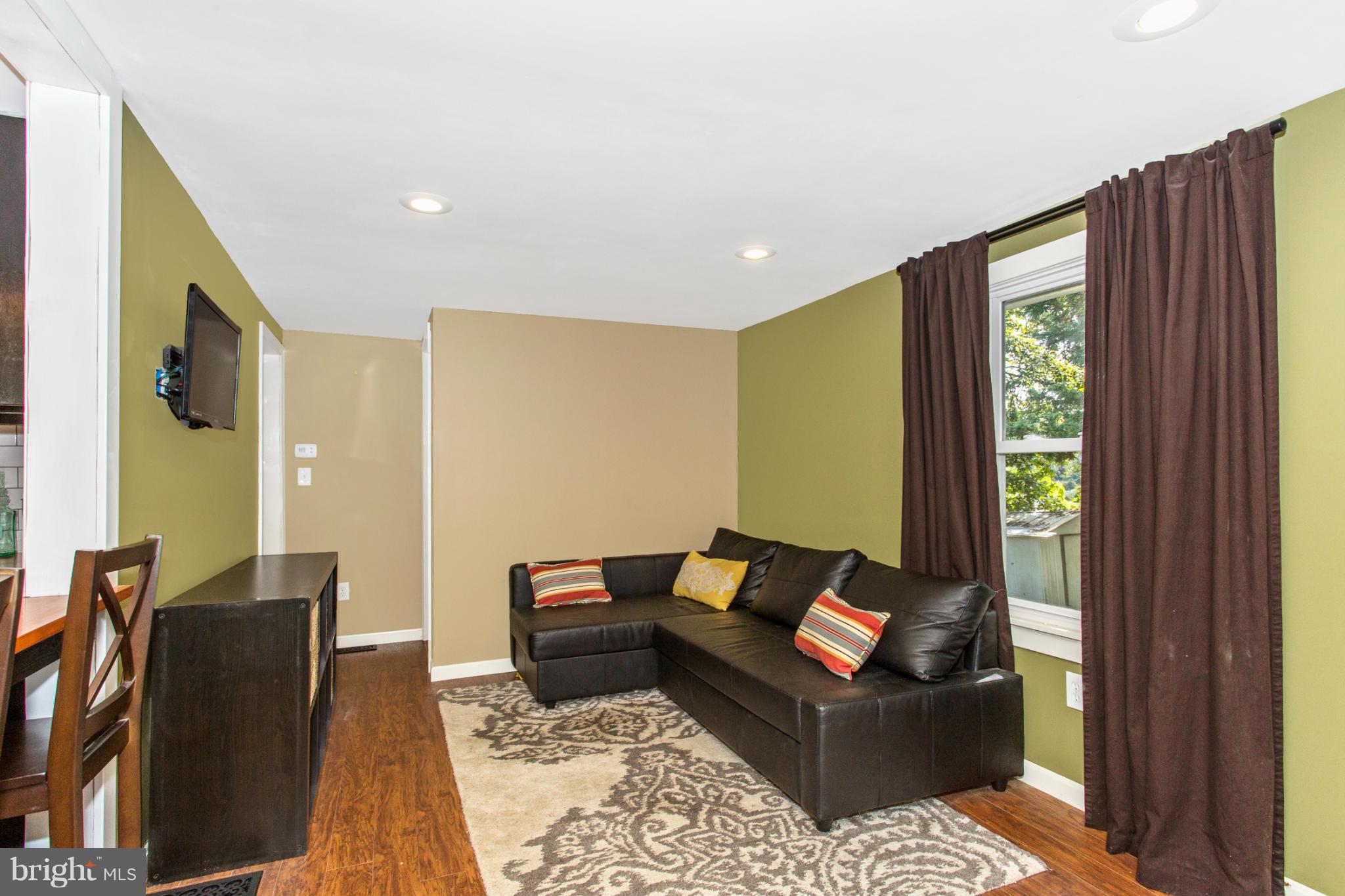 4612 Mt Zion Road Frederick, MD 21703 - Photo 14 of 30 Living Room