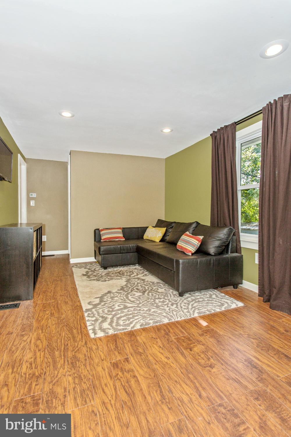 4612 Mt Zion Road Frederick, MD 21703 - Photo 23 of 30 Living Room
