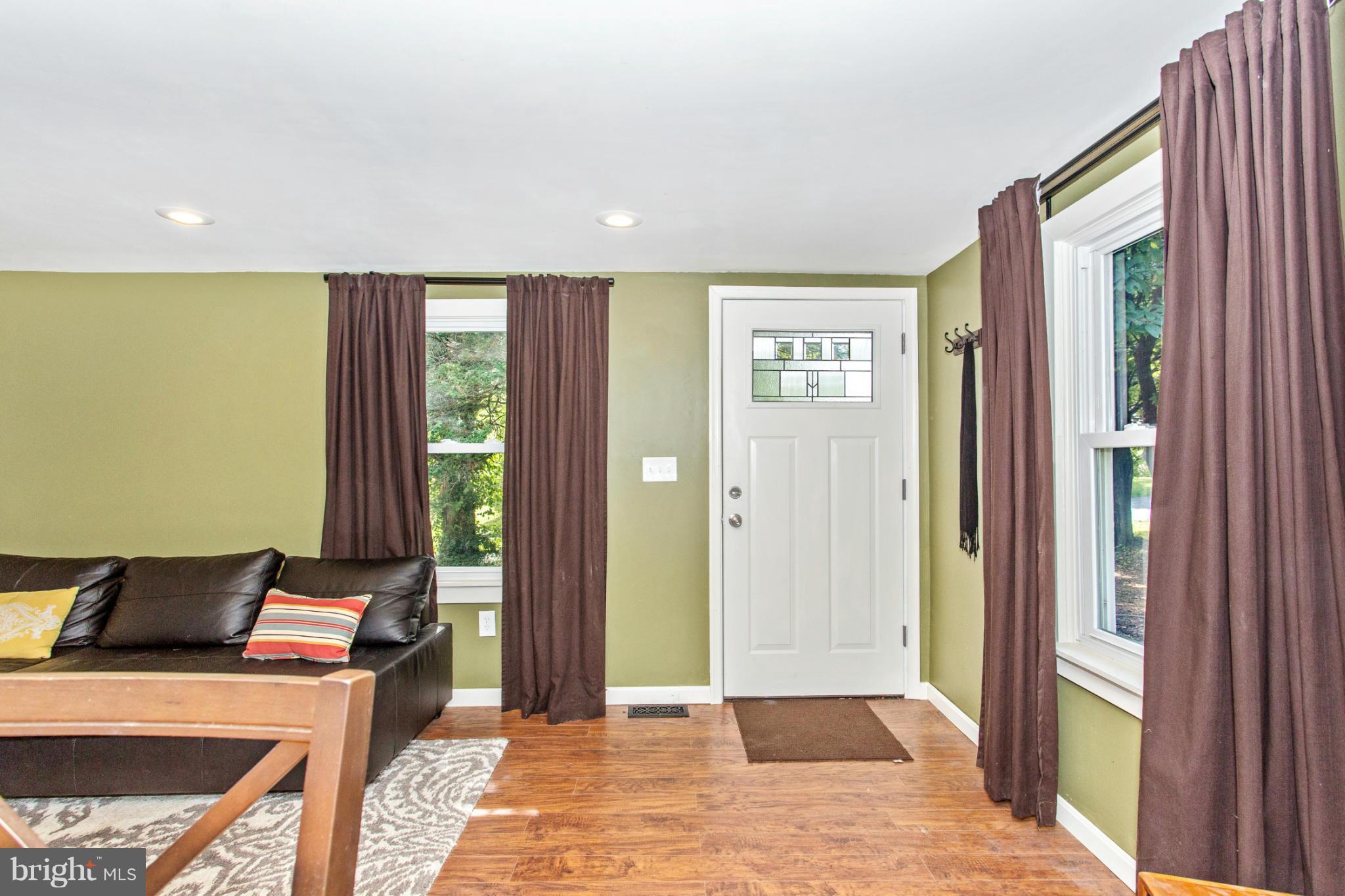 4612 Mt Zion Road Frederick, MD 21703 - Photo 10 of 30 Living Room