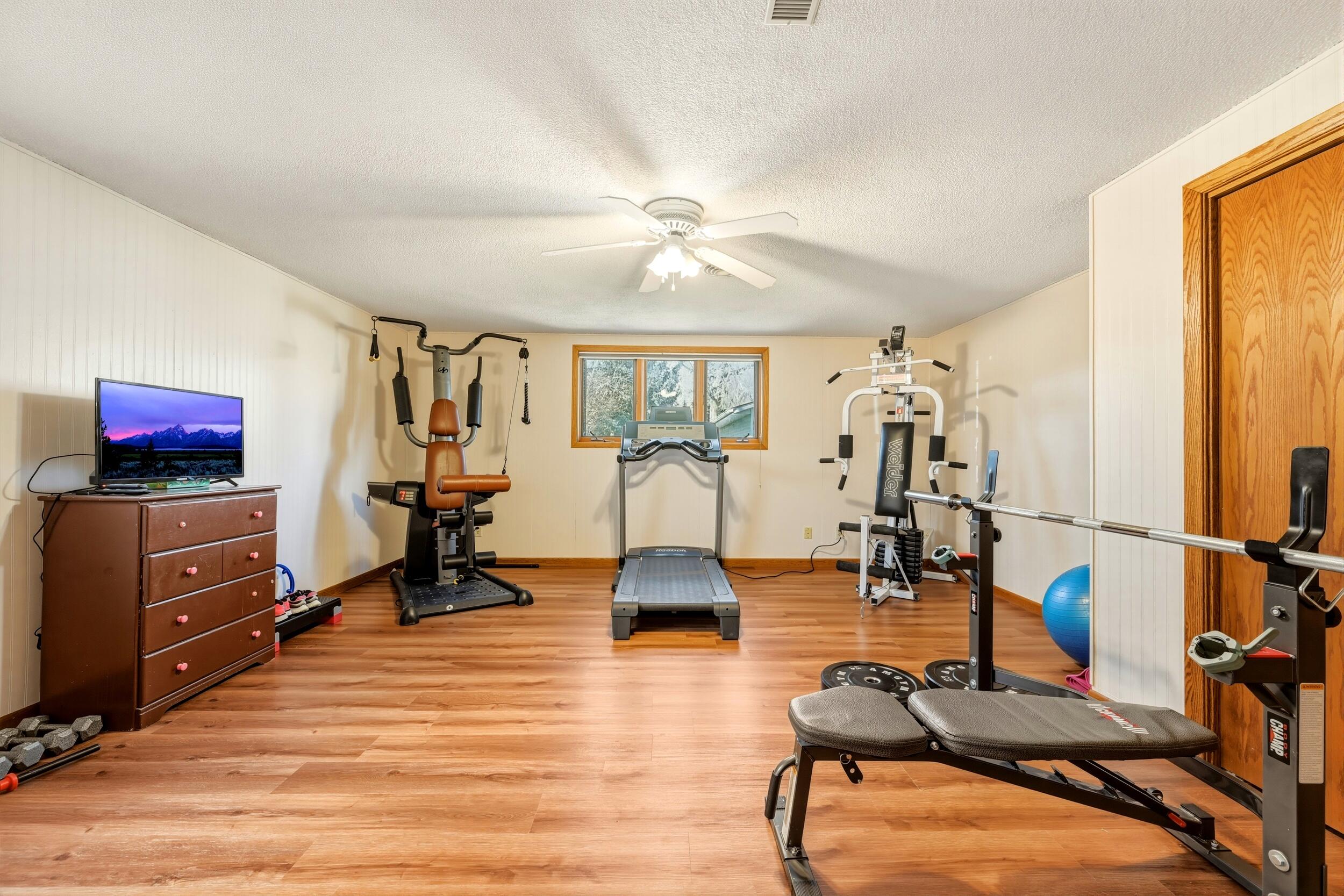 929 Leopard Street Sheridan, WY 82801 - Photo 33 of 53 32