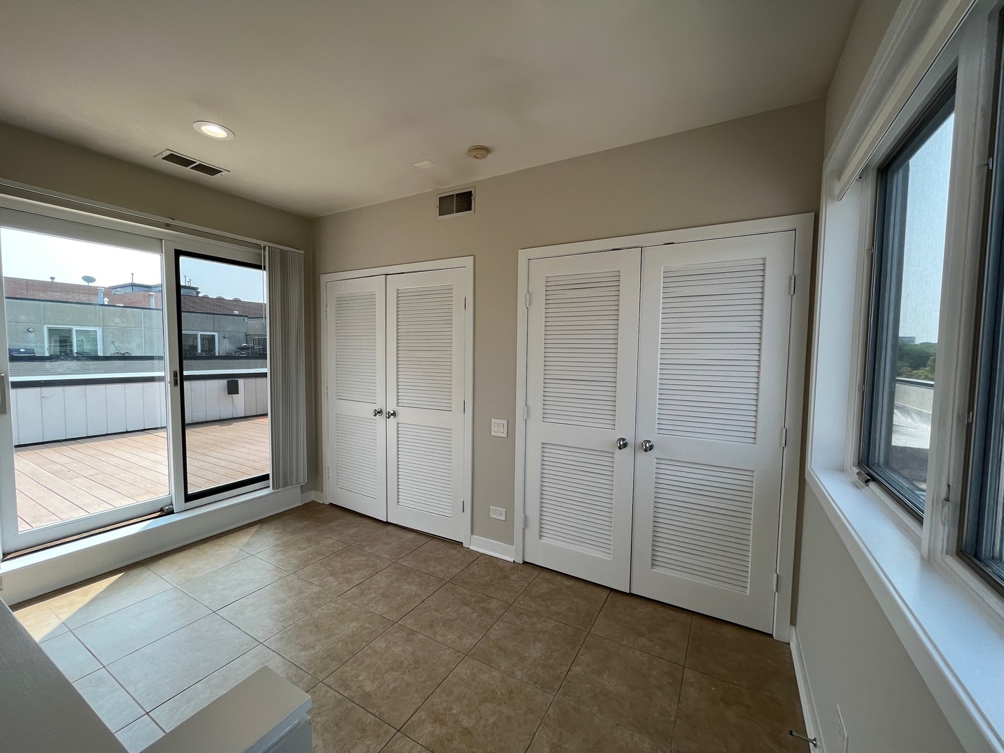 1246 West Cottage Place Chicago, IL 60607 - Photo 13 of 16 a view of an empty room with glass door