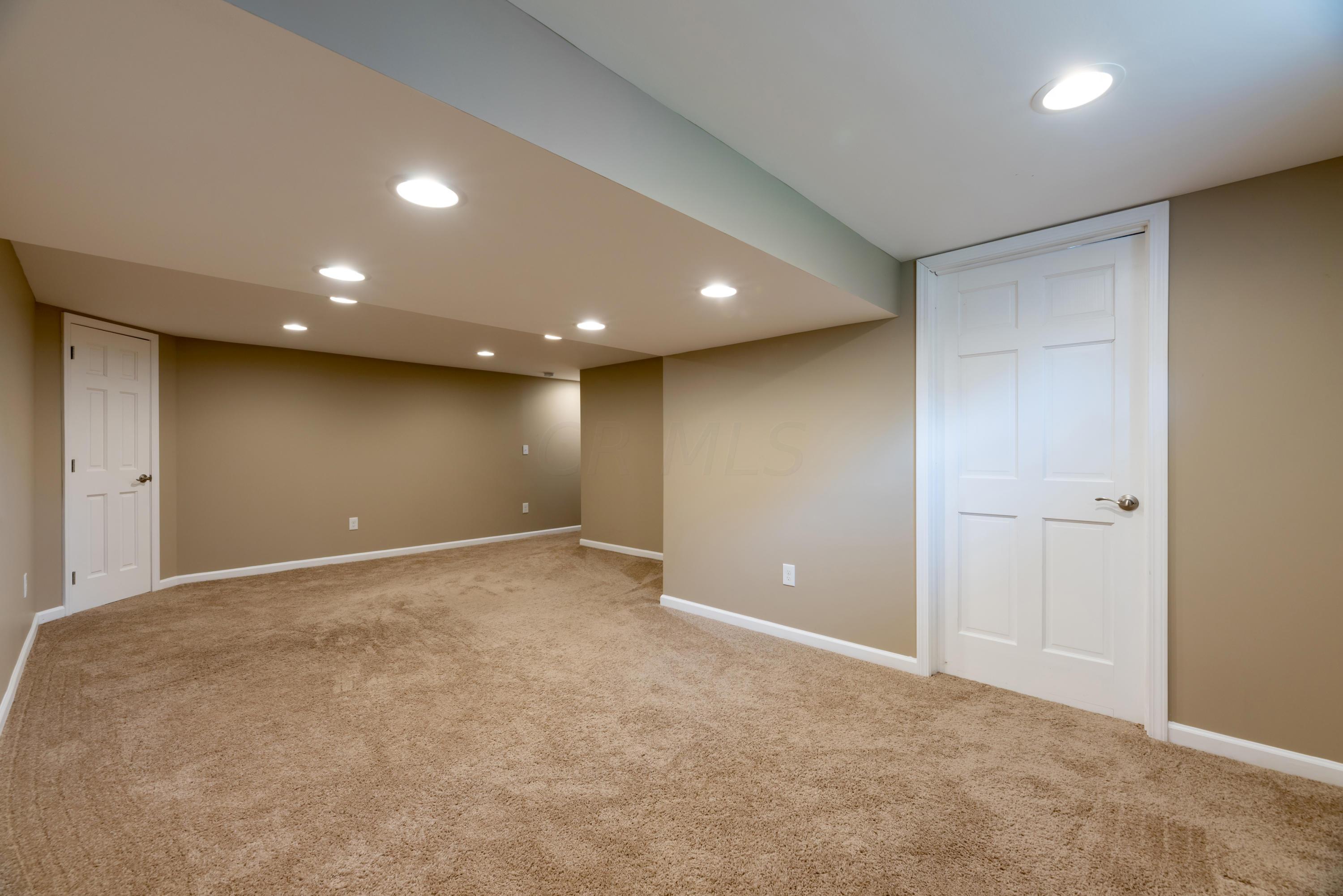 5200 Dexter Falls Road Columbus, OH 43221 - Photo 34 of 42