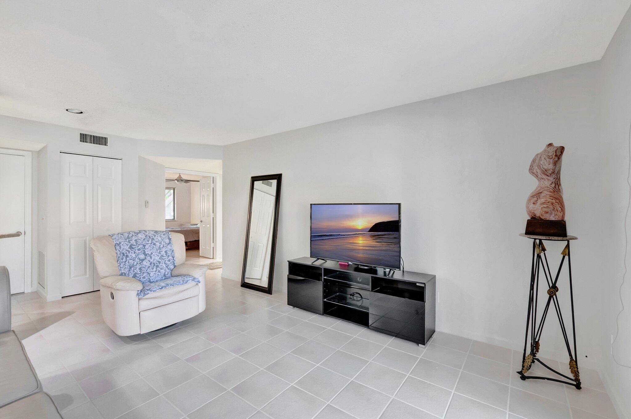 5731 Coach House Circle, Unit A Boca Raton, FL 33486 - Photo 12 of 44 LIVING ROOM