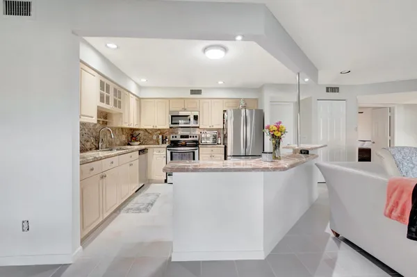 $329,000 | 5731 Coach House Circle, Unit A, Boca Raton, FL 33486
