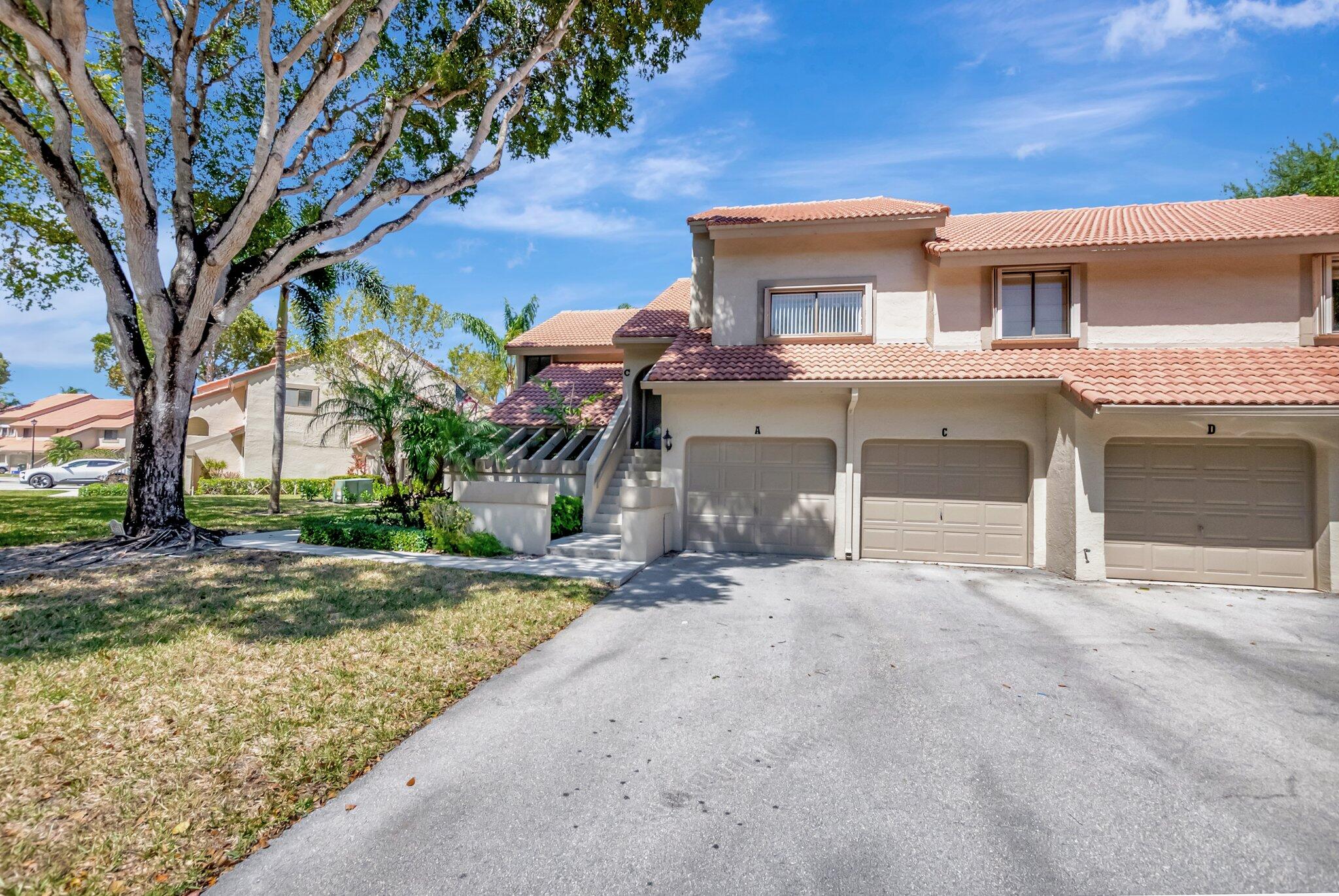 5731 Coach House Circle, Unit A Boca Raton, FL 33486 - Photo 4 of 44 RARE CORNER 2/1 LAKEFRONT