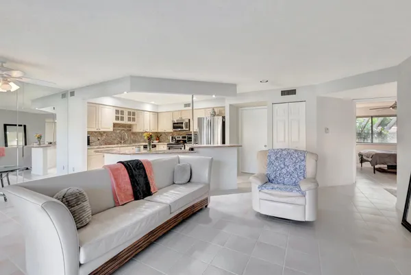 $329,000 | 5731 Coach House Circle, Unit A, Boca Raton, FL 33486