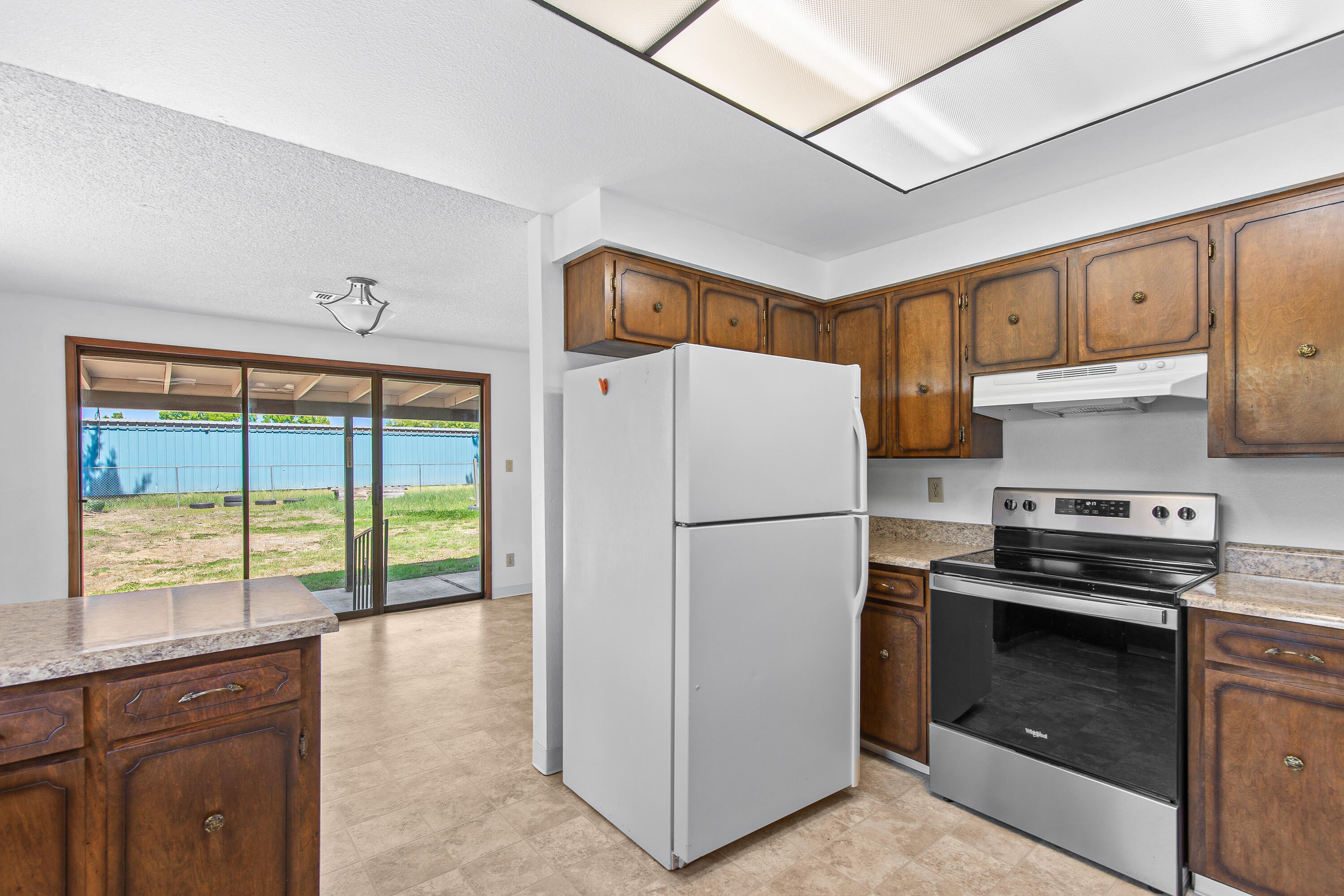 2139 Delta Waters Road Medford, OR 97504 - Photo 12 of 34 9R9A4794