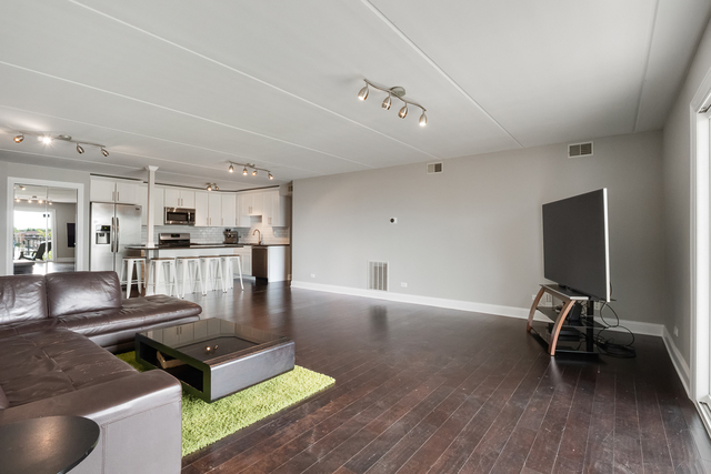 6530 West Irving Park Road, Unit 408 Chicago, IL 60634 - Photo 11 of 27