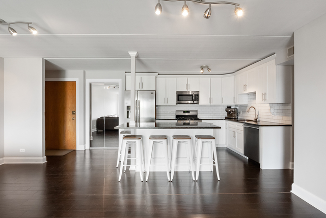 6530 West Irving Park Road, Unit 408 Chicago, IL 60634 - Photo 3 of 27