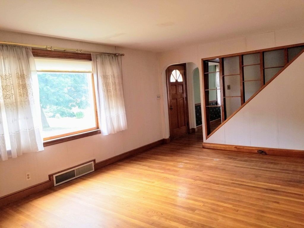 18 Stangus Road Lynn, MA 01905 - Photo 8 of 28 Gallery Image 8