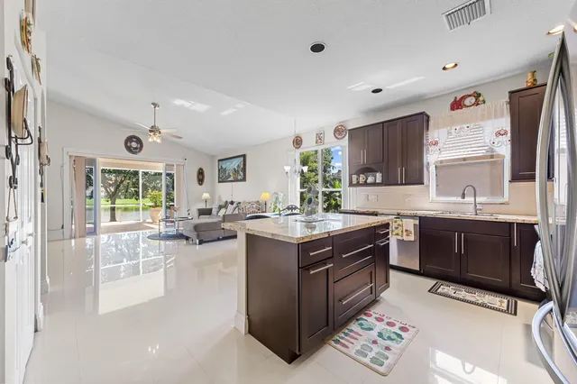 $995,000 | 21196 VÃa Ventura, Boca Raton, FL 33433