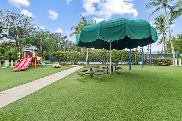 $995,000 | 21196 VÃa Ventura, Boca Raton, FL 33433