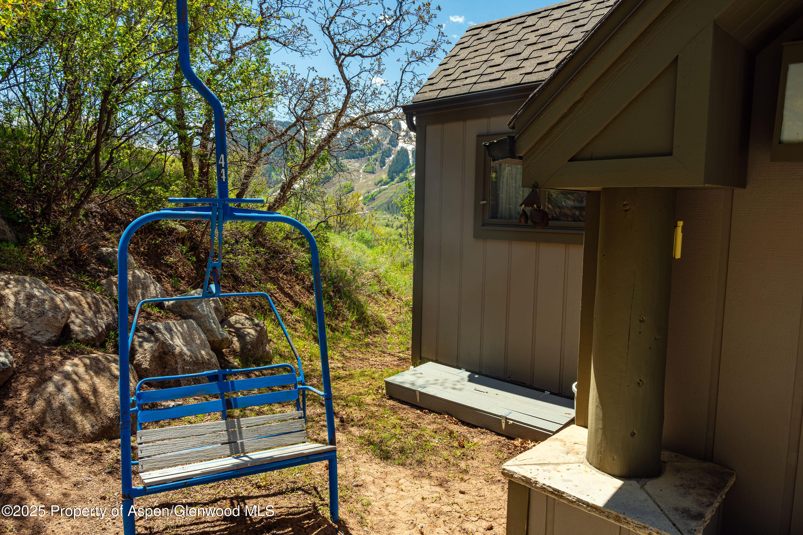 162 Bennett Bench Road Aspen, CO 81612 - Photo 35 of 46 a backyard of a house with lots of green space