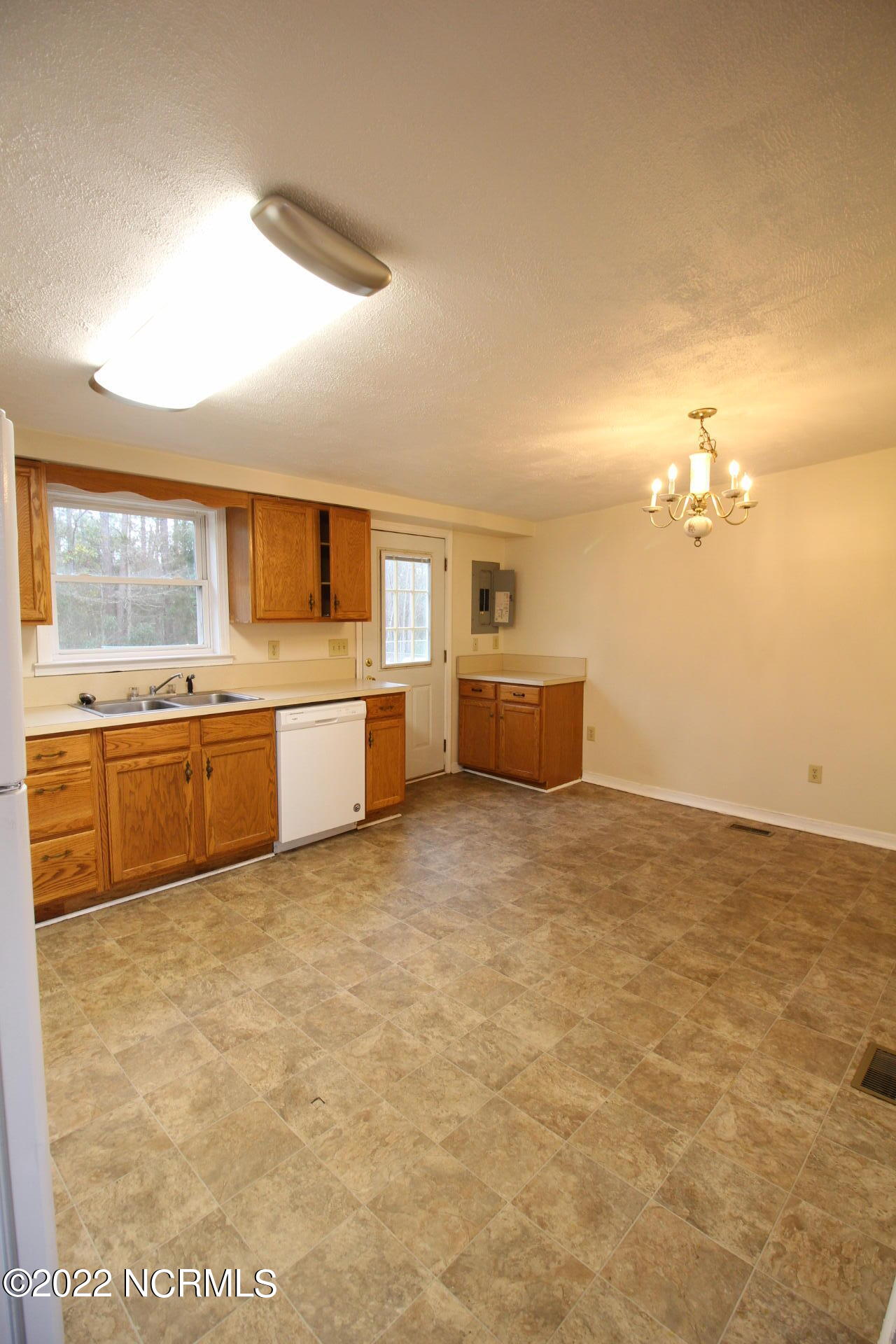 115 Hibbs Rd Extension Newport, NC 28570 - Photo 8 of 50 IMG_5557