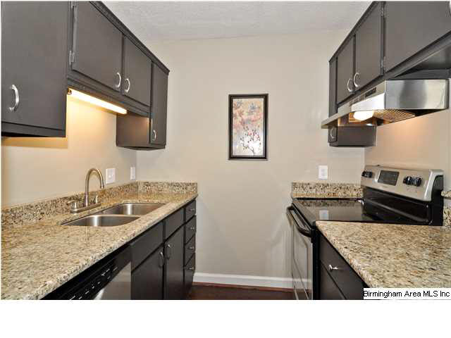 3350 Altamont Road South, Unit D13 Birmingham, AL 35205 - Photo 13 of 24