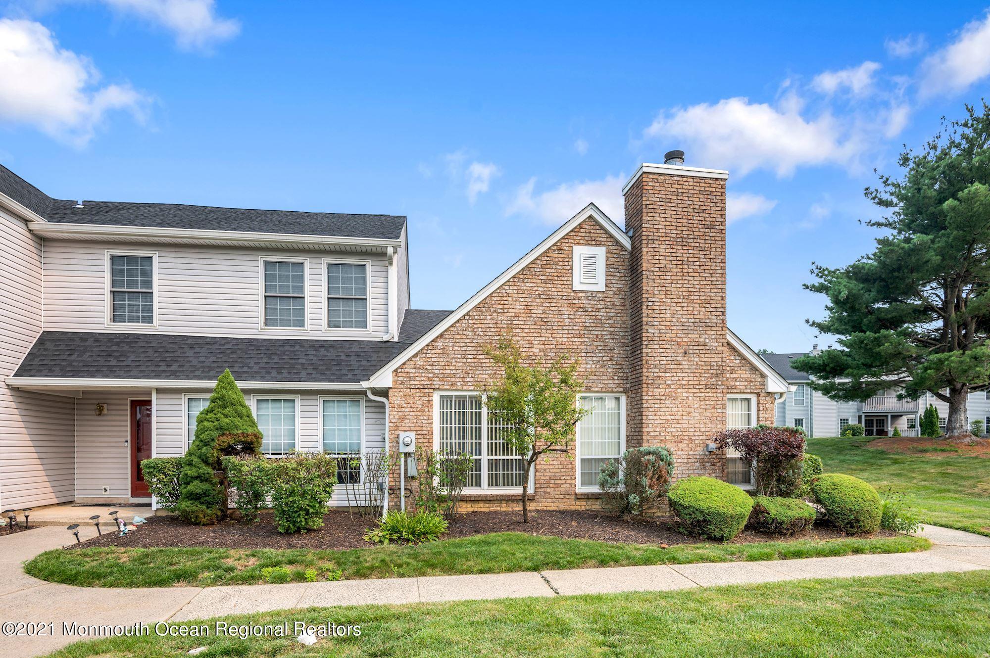 335 Devon Place Morganville, NJ 07751 - Photo 3 of 26 003_335_Devon_Pl_344360_645368