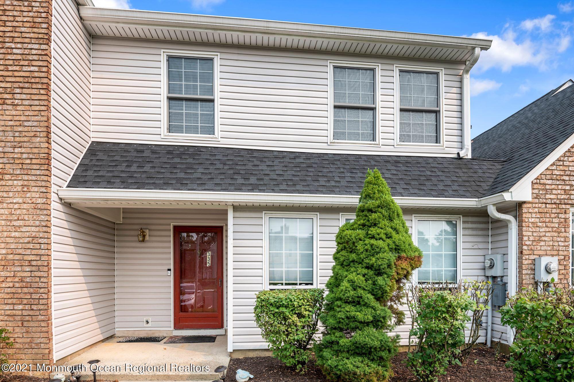 335 Devon Place Morganville, NJ 07751 - Photo 4 of 26 001_335_Devon_Pl_344360_645368