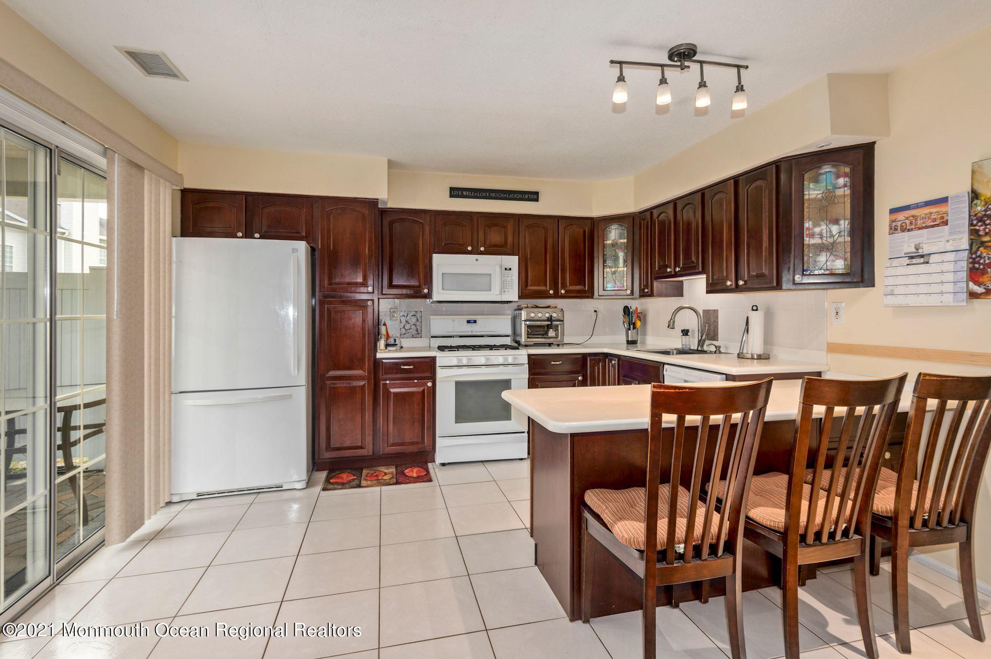 335 Devon Place Morganville, NJ 07751 - Photo 7 of 26 016_335_Devon_Pl_344360_645368