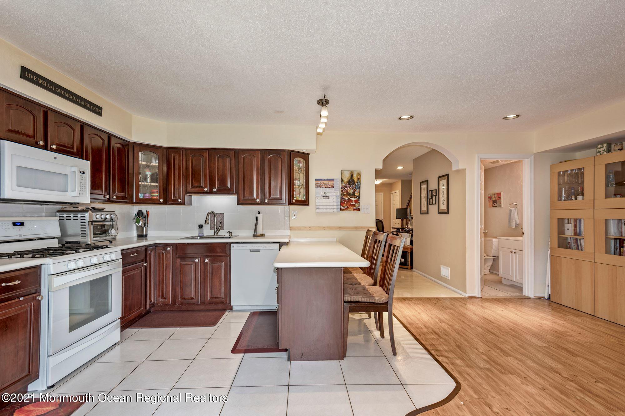 335 Devon Place Morganville, NJ 07751 - Photo 8 of 26 017_335_Devon_Pl_344360_645368